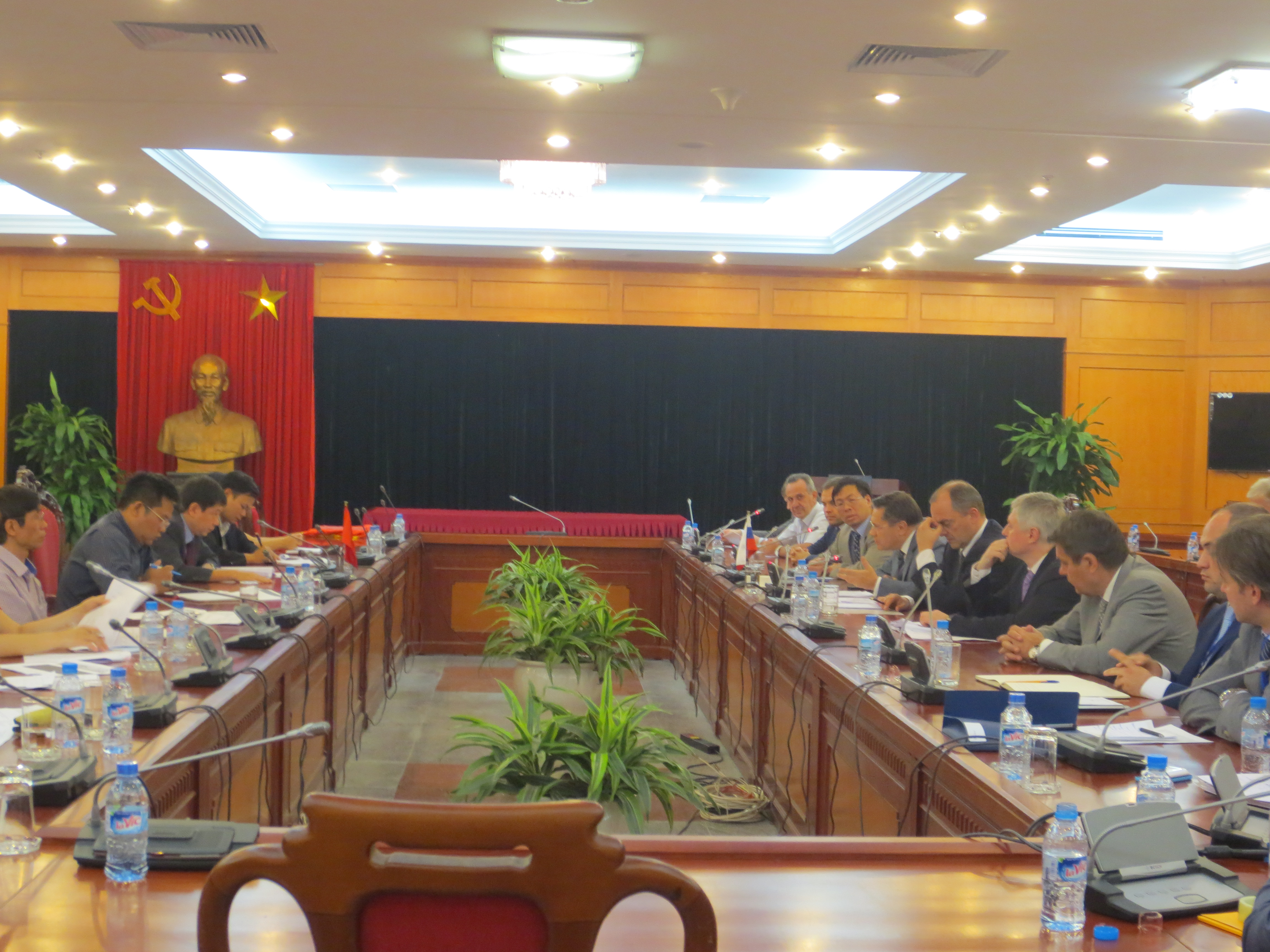 Thứ trưởng Trần Quốc Khánh tiếp và làm việc với khách LB Nga